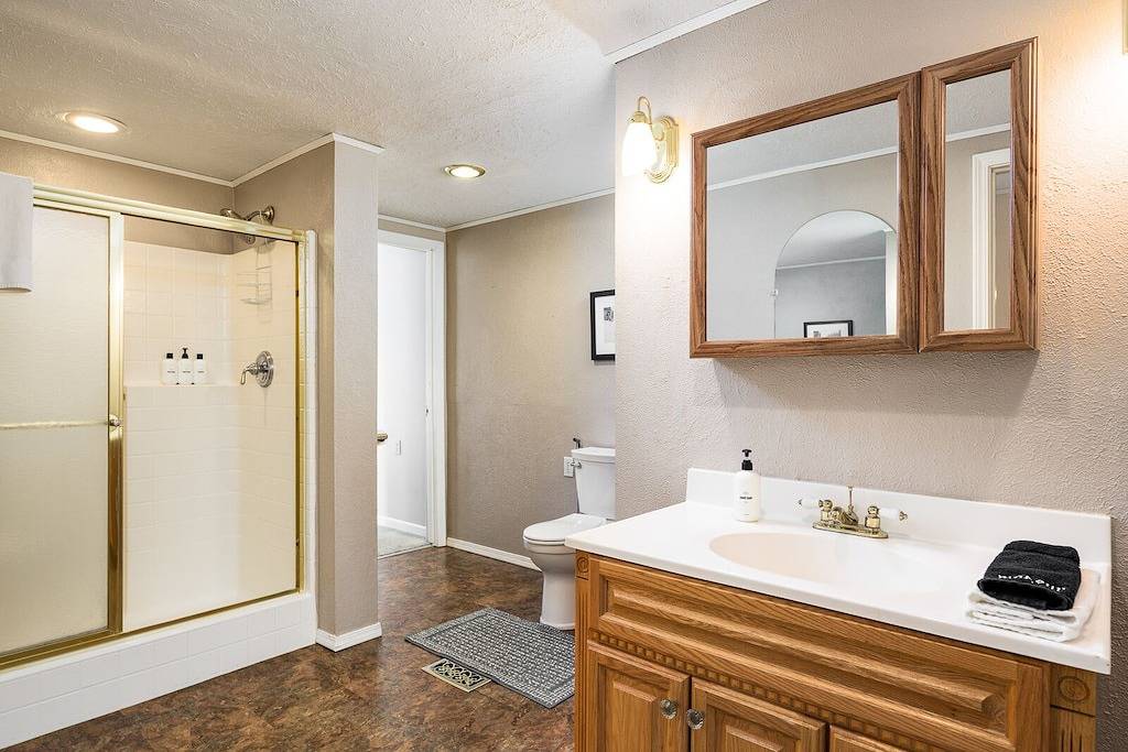 Owl Chalet - 1950's Cabin close to hiking, creek, and brewery! in Gilpin County