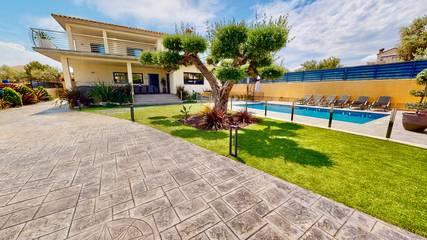 Casa Rural para 13 Personas en Tierras del Ebro, Costa Dorada, Foto 1