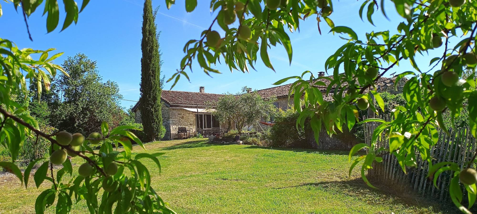 Gîte L'Arc-en-Ciel: Gran Casa con Encanto y Chimenea Central in Bournazel (Tarn), Región de Albi