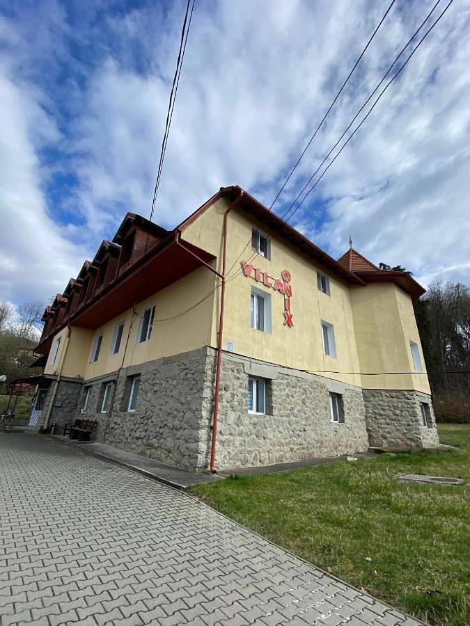 Chambre d’hôte pour 28 personnes, avec Balcon et Terrasse ainsi que Jardin et Vue dans Mureș