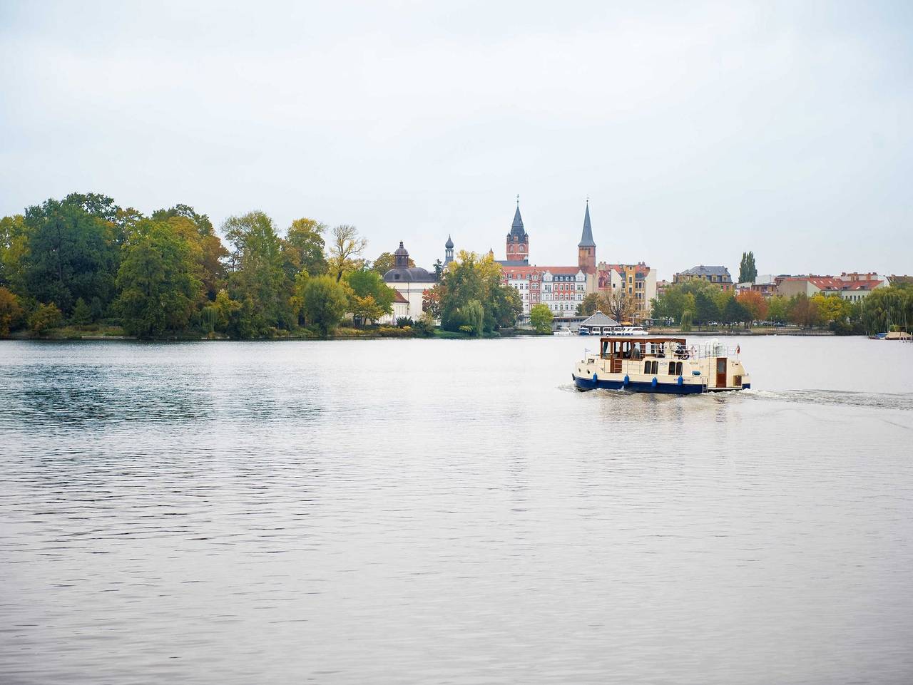 Boats & Yachts at Zeuthen Harbor by Kuhnle-Tours - Kormoran 1500 - führerscheinfreies Hausboot in Zeuthen, Dahme-Seengebiet