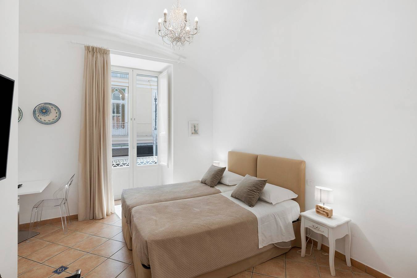 Sorrentina Guest House – Deluxe Double Room 2 with Balcony and Wi-Fi in Spiaggia pubblica di Sorrento, Sorrento