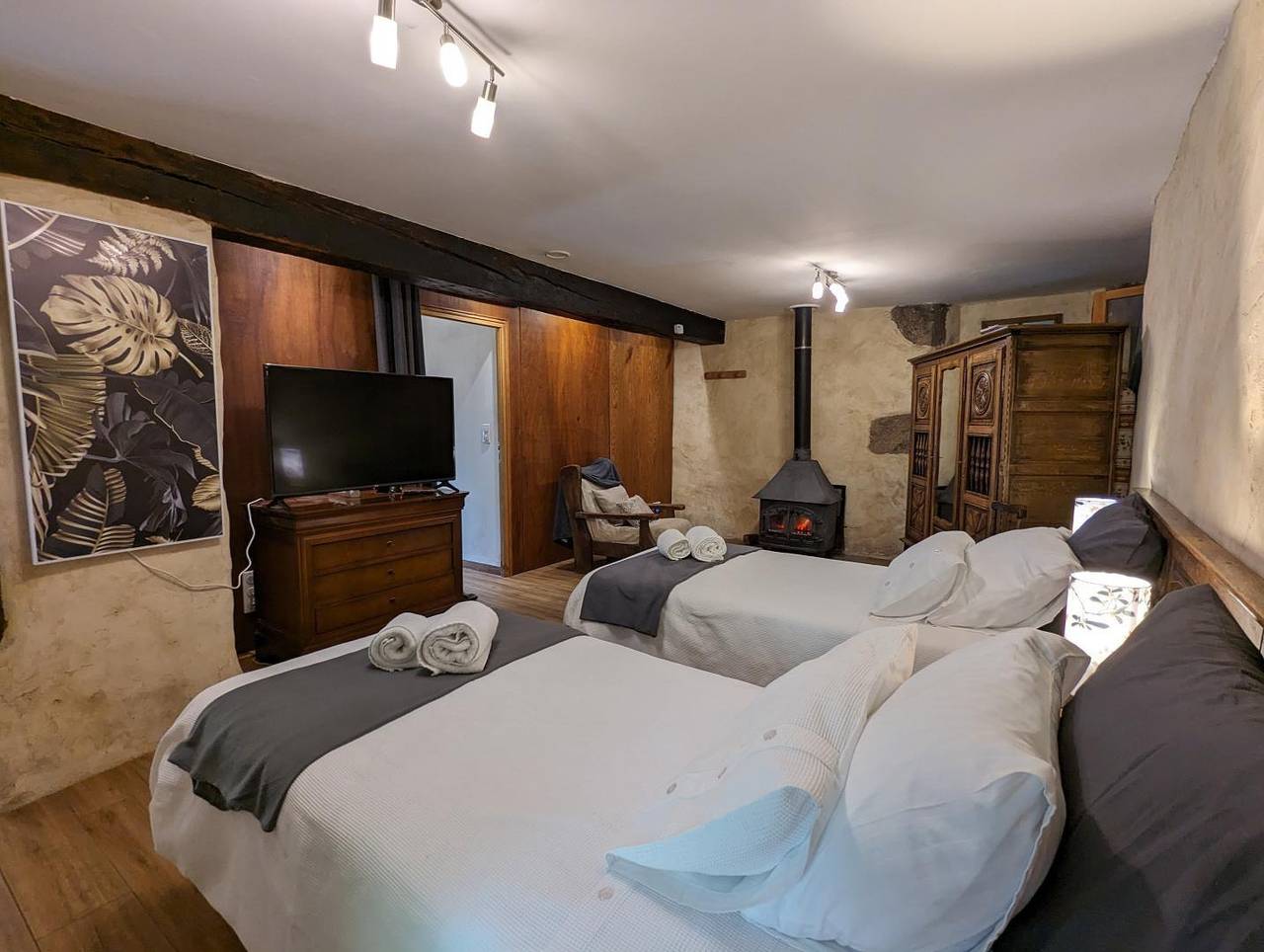 Le Patio des Oiseaux (Suite 3 chambres) - Le Patio des Oiseaux in Saint-Quentin-sur-Charente, Charente