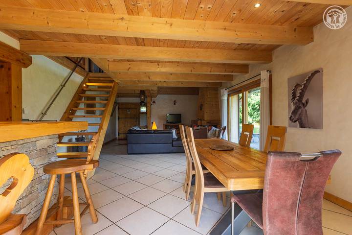 Chalet pour 6 personnes, avec piscine ainsi que jardin et terrasse dans Bauges - 4