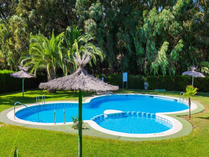 Apartamento para 6 personas, con jardín además de terraza y piscina en La Mata