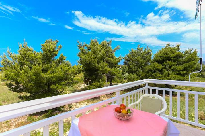 Apartamento de vacaciones para 4 personas, con jardín y vistas al mar además de vistas y balcón - 1