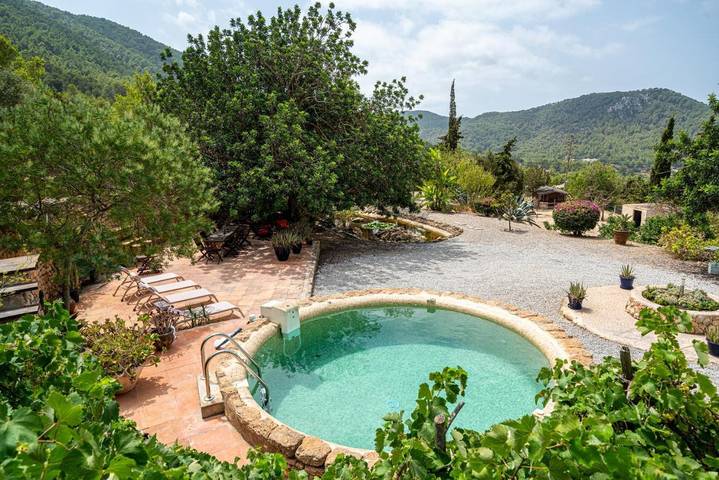 Hotel für 4 Personen, mit Pool und Garten sowie Whirlpool - 1
