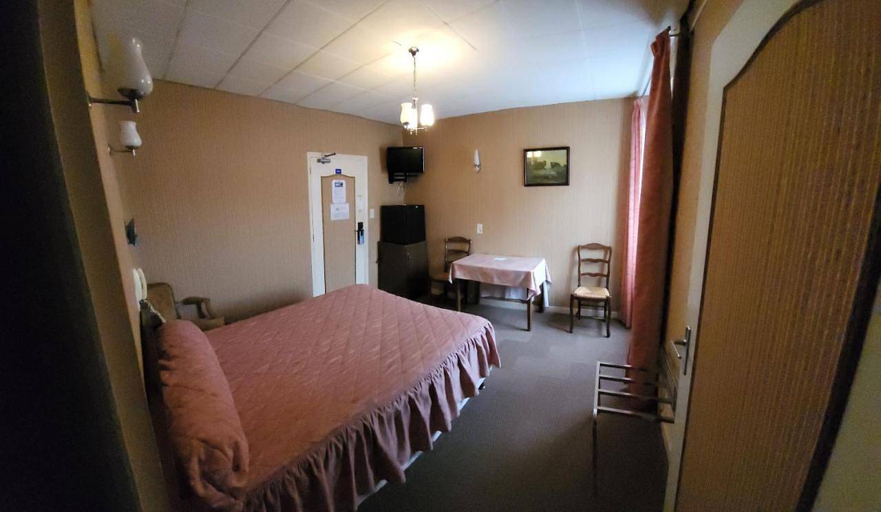 Quadruple Room with Bath in Châteauneuf-de-Randon, Région de Mende