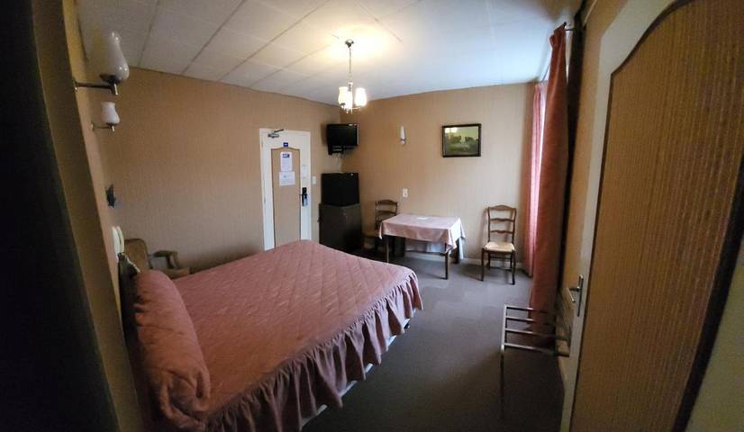 Hôtel pour 3 personnes, avec jardin et piscine à Châteauneuf-de-Randon - 4