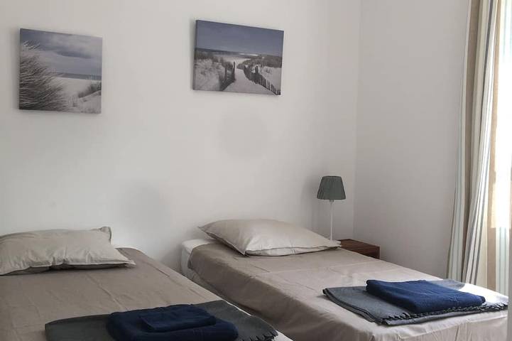 Location de vacances pour 8 personnes, avec jardin et terrasse dans Plage Naturistes - 3