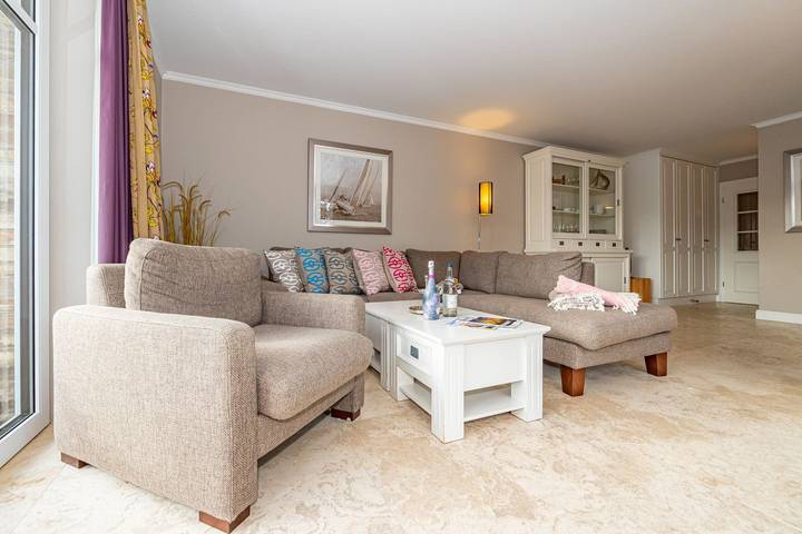 Ganze Wohnung, Stadt- und Strandnah. Moderne 4-Zimmer-Ferienwohnung, mit Pool. in Westerland, Sylt (Gemeinde)