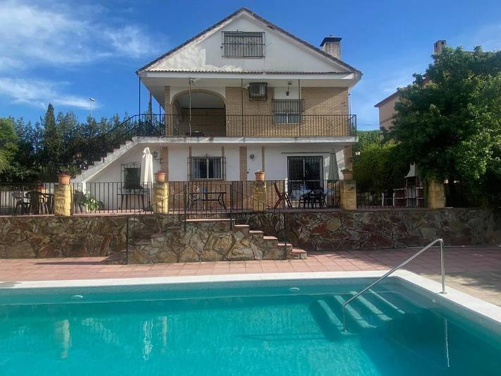 Ferienhaus für 10 Personen, mit Balkon und Terrasse sowie Garten und Pool