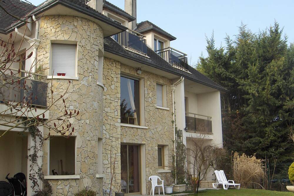 Appartement entier, Pres Paris Versailles Charmant 2 Pieces Avec Terrasse Et Jardin En Bord De Seine in Villennes-sur-Seine, Yvelines
