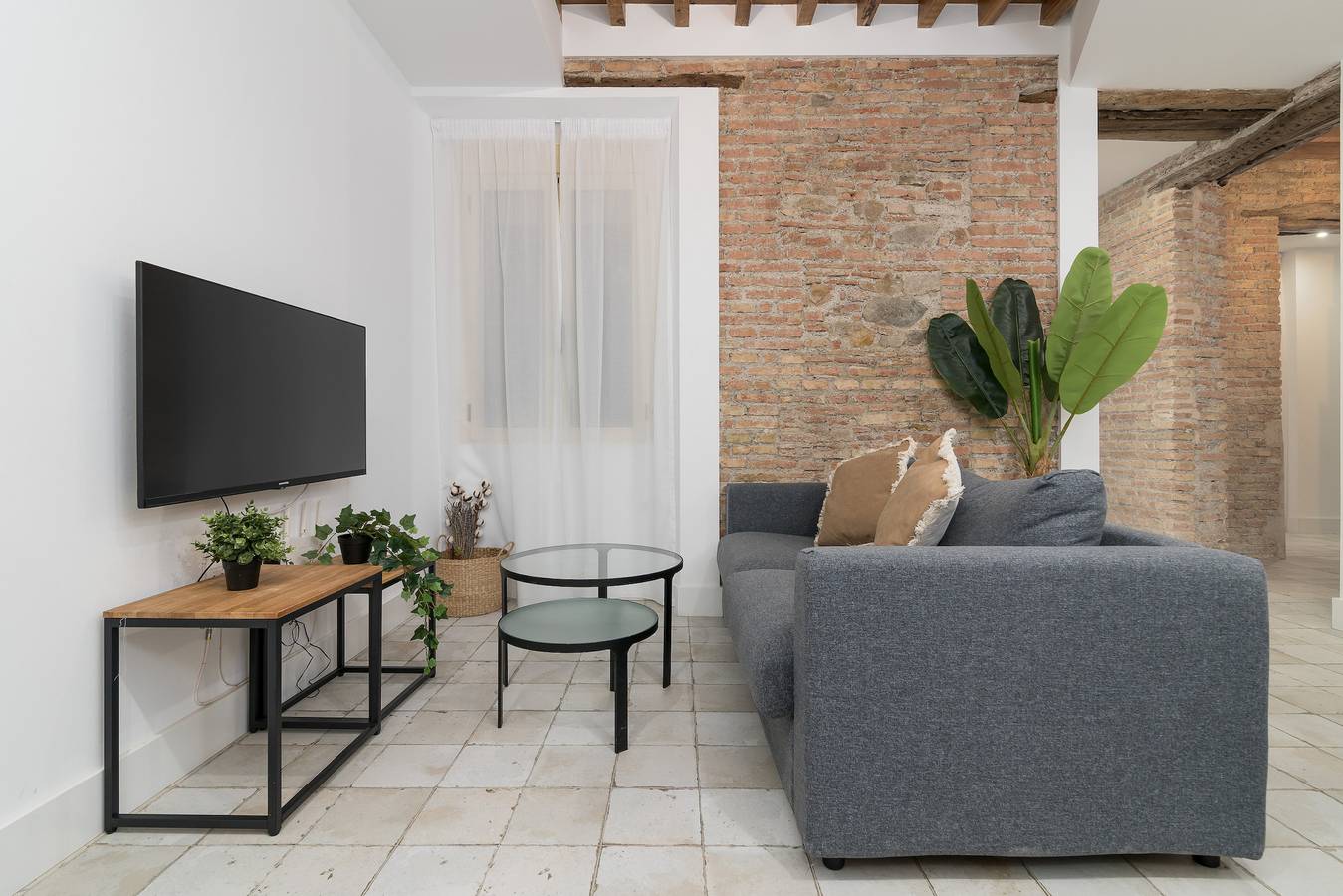 Entire apartment, S H Sweet Álamos Iii in Malaga Centro Historico, Malaga