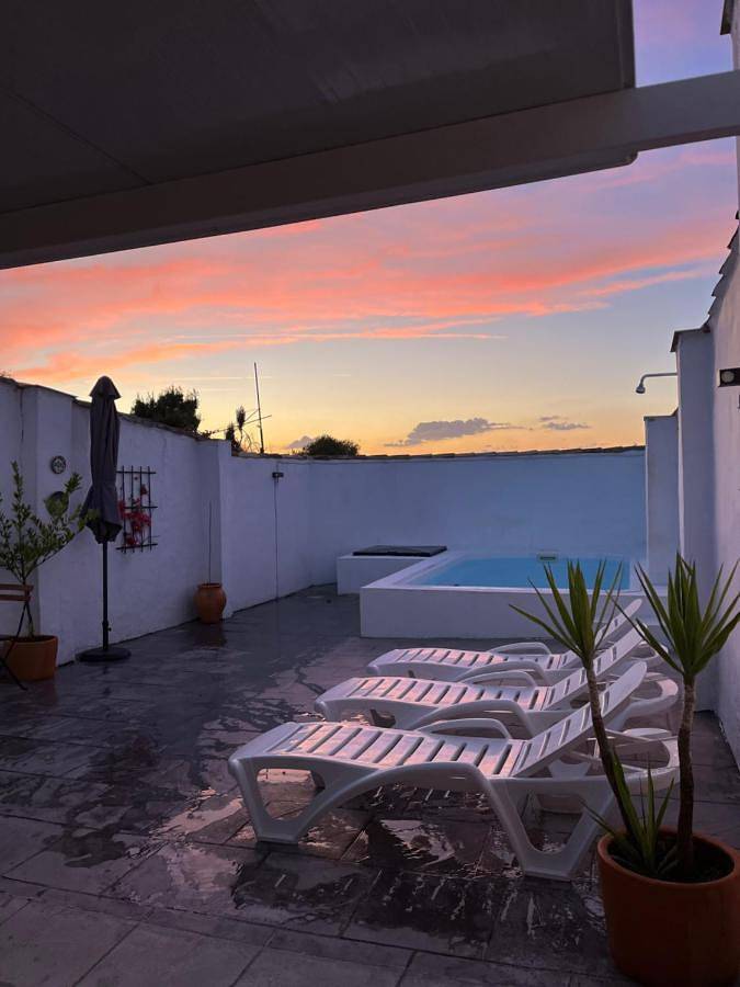 Apartamento para 6 personas, con vistas además de jardín y piscina, Se admiten mascotas en Montilla
