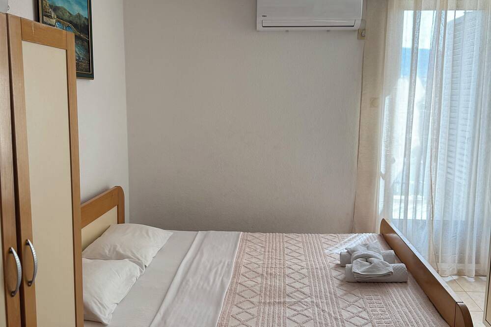Apartamento entero, Cozy 1-bedroom apartment in fantastic Budva with Ac in Budva, Municipio de Budva