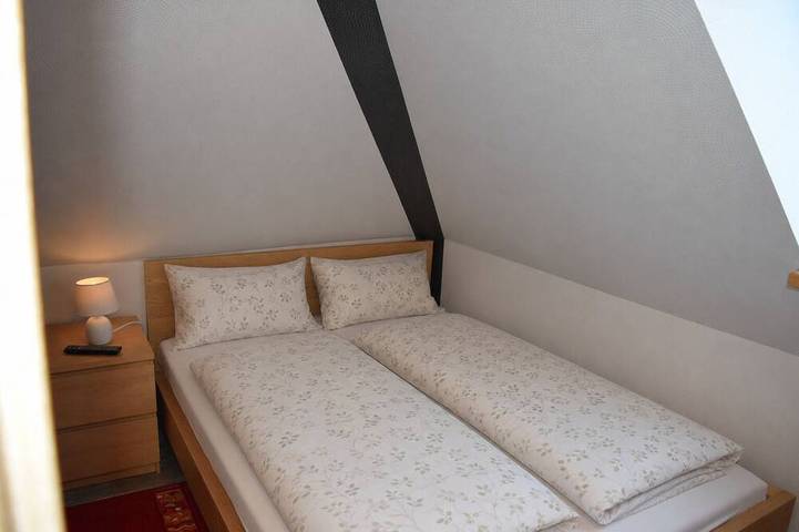 Ganze Wohnung, Ferienwohnung \"Elke\" - bis 8 Personen - großer Balkon - 300 Meter zum See in Müllrose, Schlaubetal