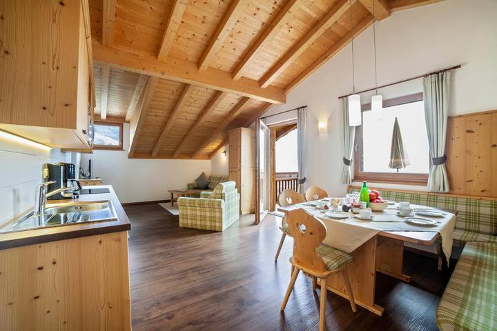 Ferienwohnung für 4 Personen, mit Garten und Balkon in Schenna