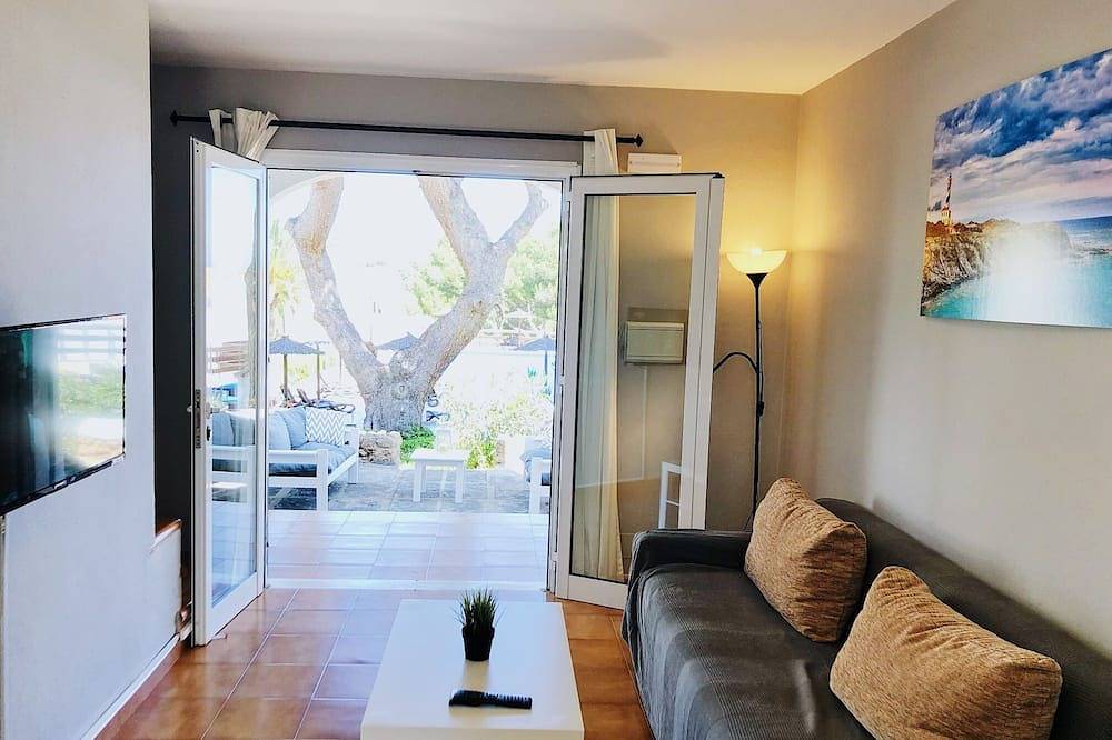 Apartamento entero, Casa Adosada Duplex en complejo con piscina comunitaria, Aire acondicionado. in Port d'Addaia, Es Mercadal