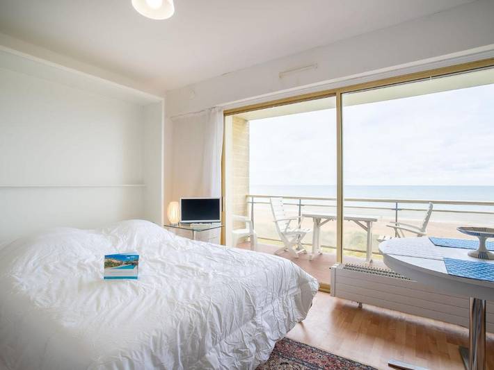 Gîte pour 2 personnes, avec piscine et balcon dans Plage du Hôme - 4