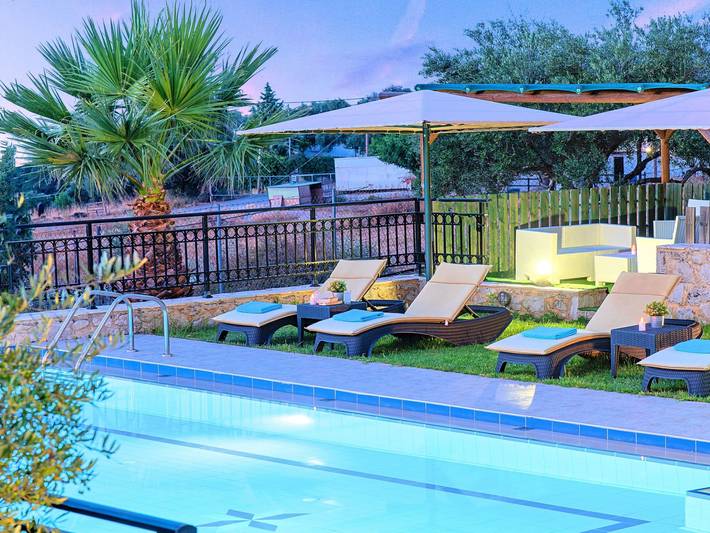 Location de vacances pour 12 personnes, avec piscine et jardin dans Georgioupoli - 2