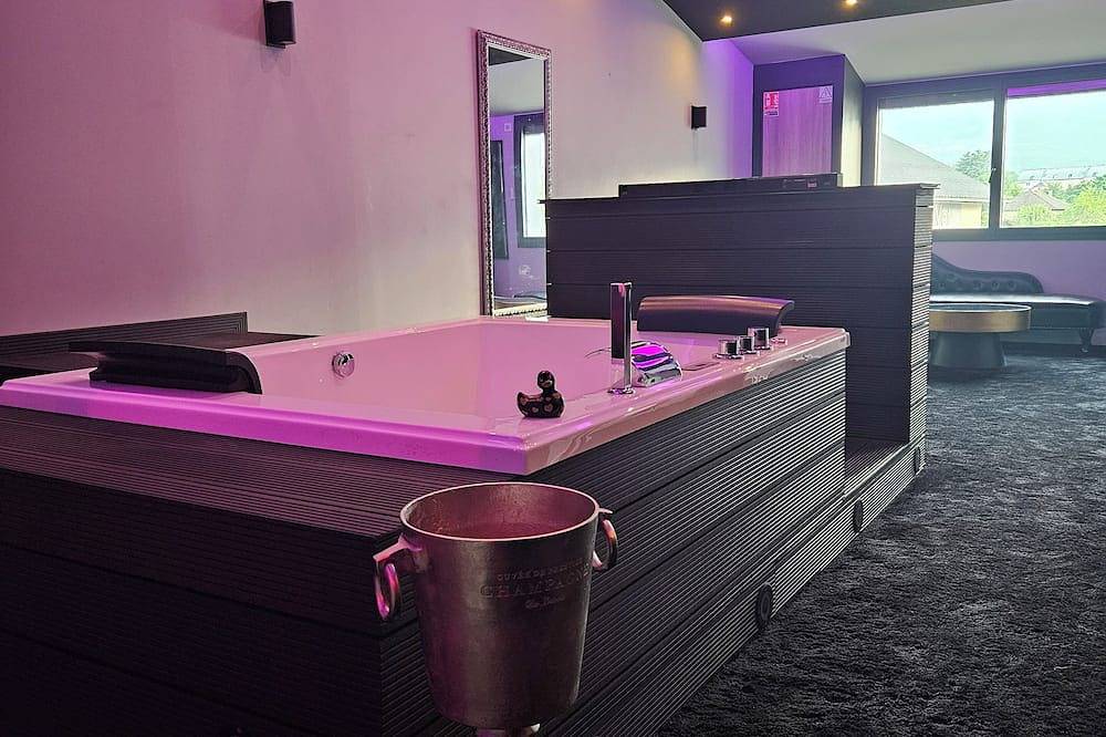 Apartamento entero, Love Room Le Jardin D'Éden in La Motte-Servolex, Chambéry region