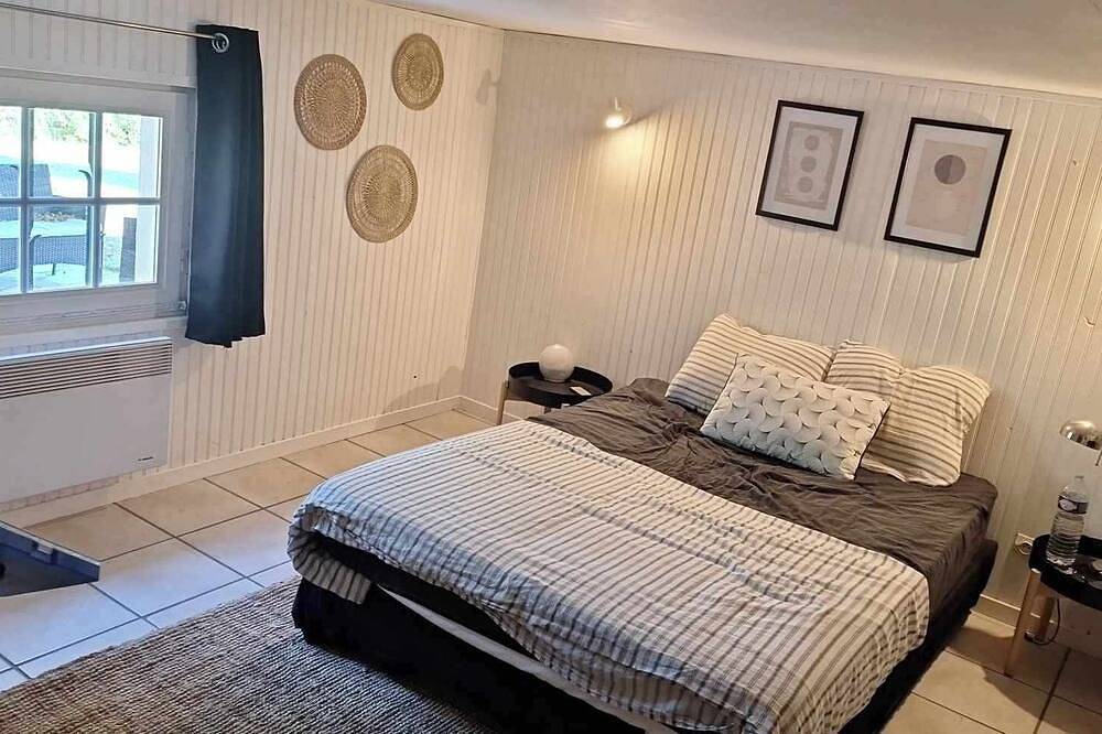 Maison a 2 pas de lourmarin  au calme absolu avec piscine et pool house in Puyvert, Parc naturel régional du Luberon