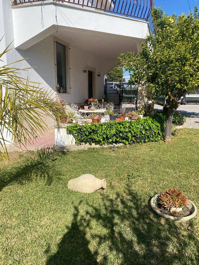 Location de vacances pour 2 personnes, avec terrasse ainsi que jardin et vue à Sommatino