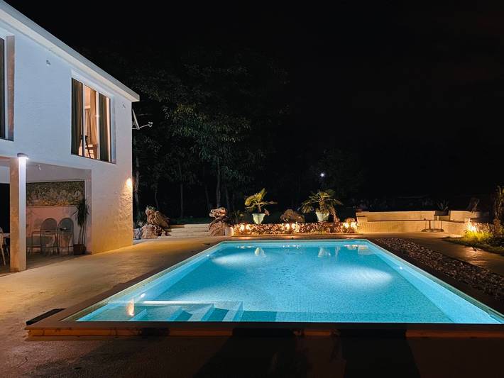Villa für 10 Personen, mit Balkon und Terrasse sowie Garten und Ausblick in Montenegro