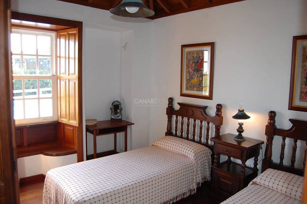 Ganze Wohnung, Ferienhaus Tres Pinos: Ihr rustikales Heim mit Meer- und Bergblick in in Monte de Breña, Breña Baja