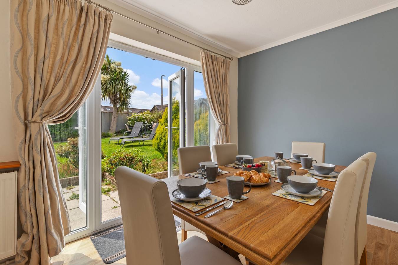 Sea Charm - Cosy Bungalow, Near Beach and Village in Saundersfoot, Pembrokeshire