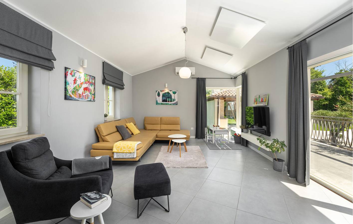 Charmante 200 m² große Wohnung mit beheiztem Pool, Terrasse und WLAN in der Nähe des Stadtzentrums in Anzici, Zentralistrien