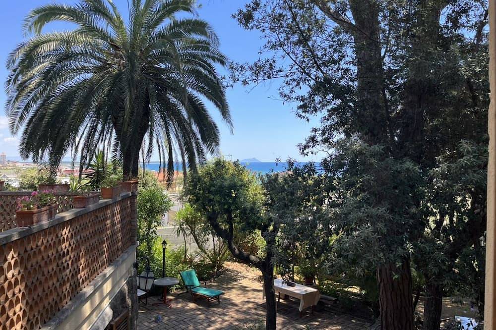 Villa surrounded by greenery with sea view, ideal for stays and events in Nettuno, Rome Province