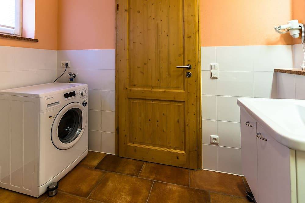 Ganze Wohnung, Wohlfühlen pur - Fewo mit Sonnenterrasse - Am Golfplatz ***mit Wlan for free*** in Haarbach, Ostbayern