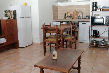 Gîte pour 6 personnes, avec balcon dans Bains Du Couloubret