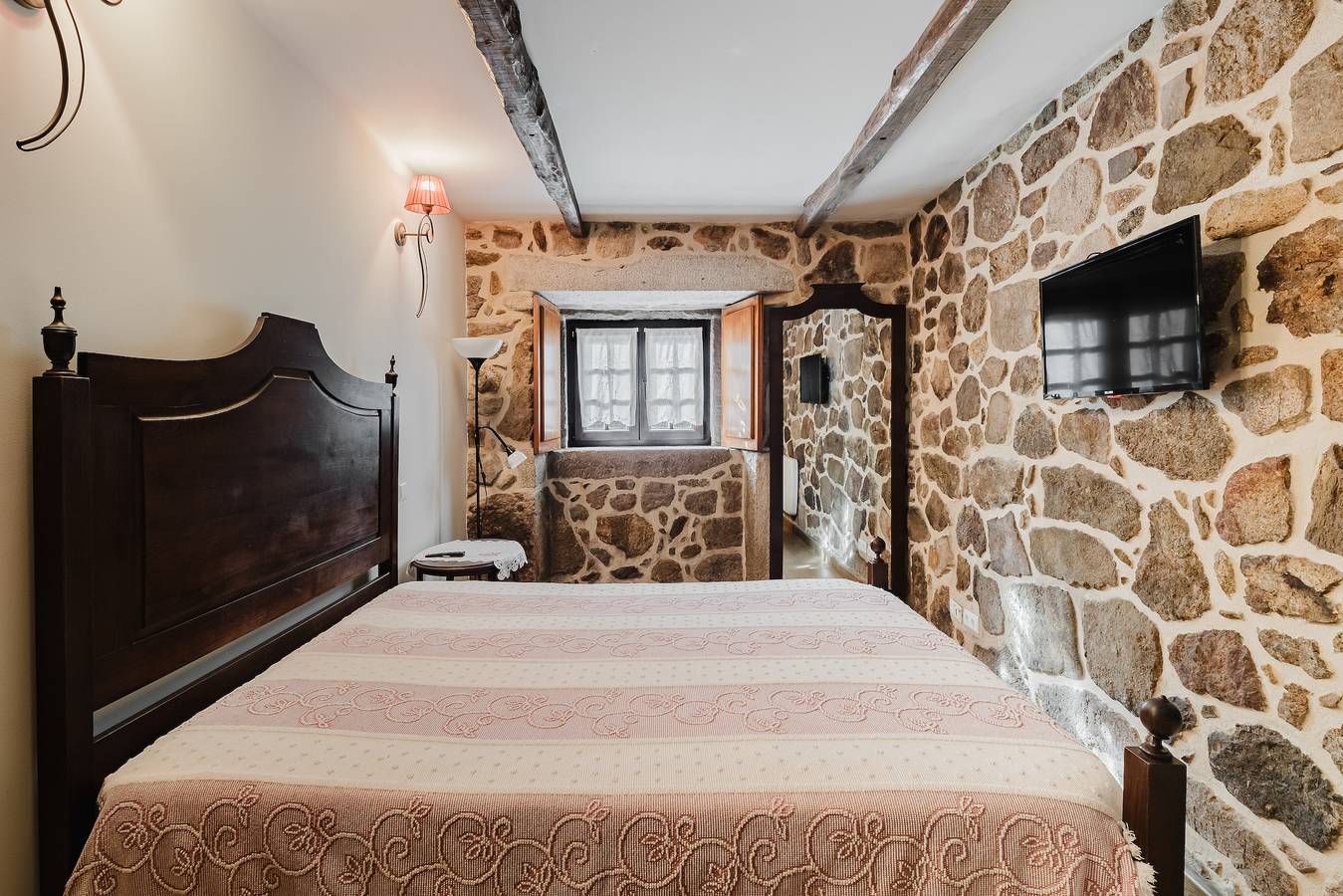 Quarto 'Duplo - 4' com terraço partilhado e acesso Wi-Fi in Pitões das Júnias, Parque Nacional da Peneda-Gerês