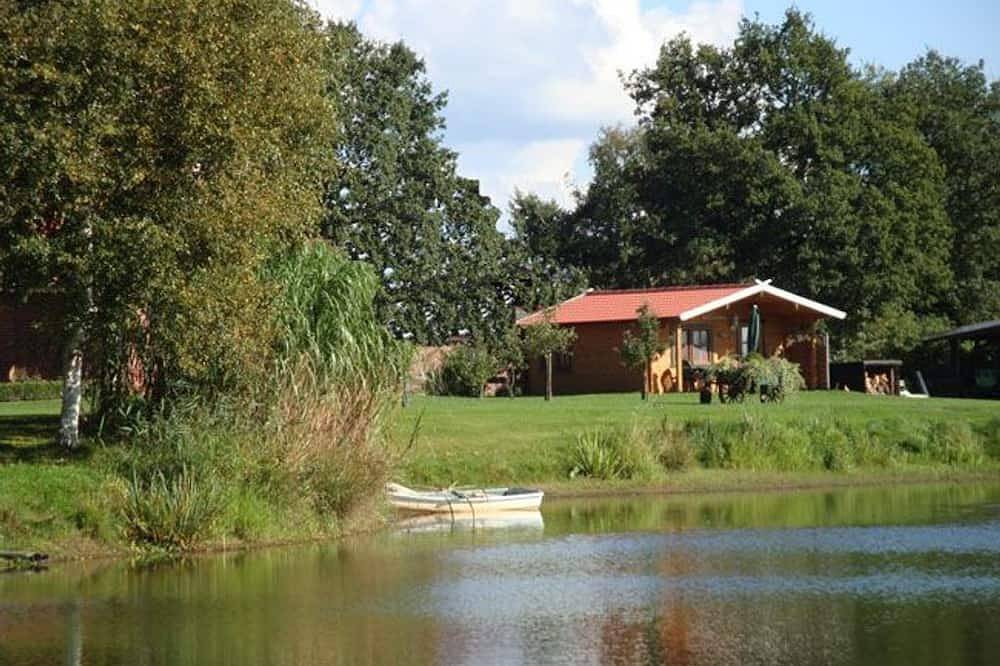 Ganze Wohnung, Karpfenhütte - Ferienhof Am Birkensee 55125 in Detern, Ostfriesland