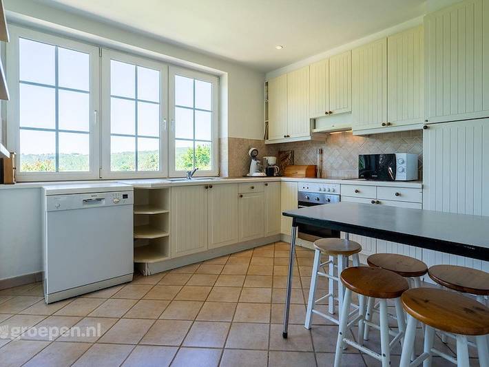 Location de vacances pour 8 personnes, avec terrasse ainsi que jacuzzi et balcon/terrasse à Rendeux - 3