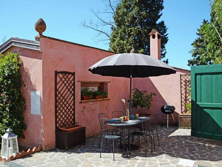 Gîte pour 6 personnes, avec jardin et piscine dans Corsanico Bargecchia