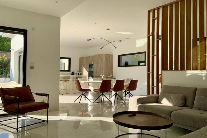 Villa pour 8 personnes, avec piscine et jardin