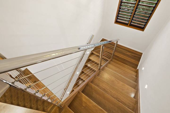 Holiday home for 8 people, with pool and garden as well as balcony in Airlie Beach