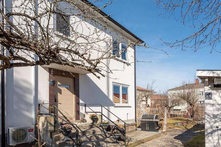 Location de vacances pour 13 personnes, avec terrasse ainsi que sauna et vue dans Orebro - 3