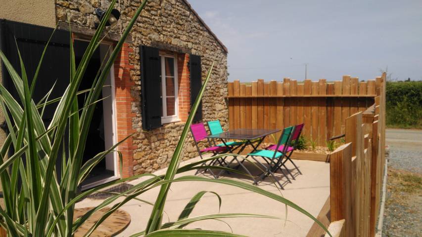 Gîte pour 4 personnes, avec terrasse et piscine - 1