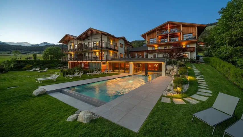 Residence per 5 persone, con panorama e sauna nonché giardino e piscina, con animali domestici - 1