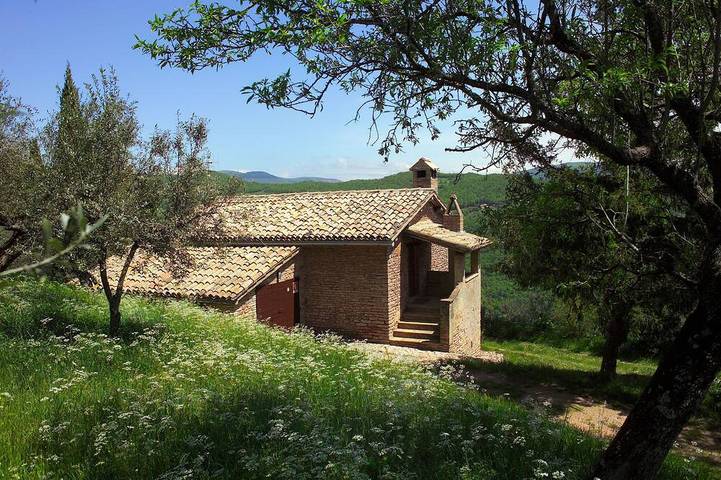 Gîte pour 6 personnes, avec Jacuzzi ainsi que Terrasse et Jardin à Fabriano