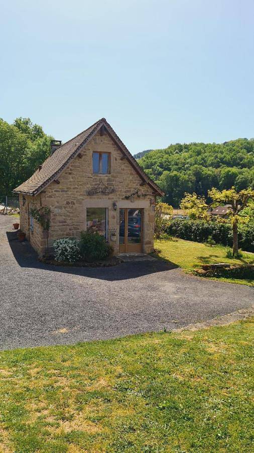 Location de vacances pour 4 personnes, avec jardin et piscine à Gagnac-sur-Cère - 2