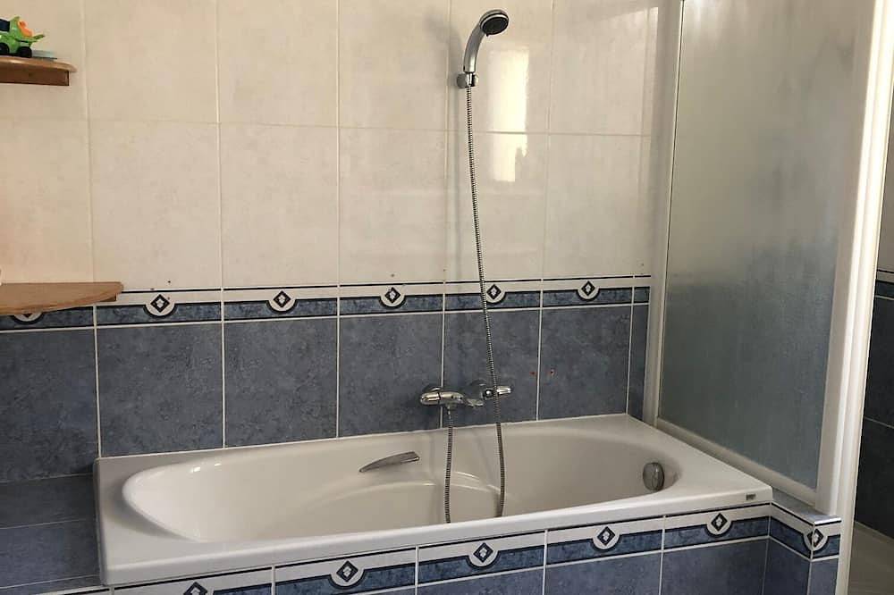 Apartamento entero, Lovely room in Provence 5 minutes from the golf course, 50 meters from the tennis court. in Pierrevert, Parque natural regional del Luberon