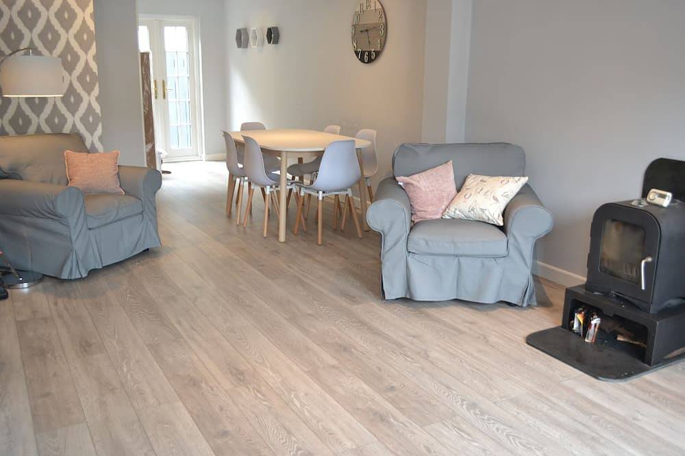 Family Holiday Home in North Cornwall - Sleeps 6 in Wadebridge, Cornwall