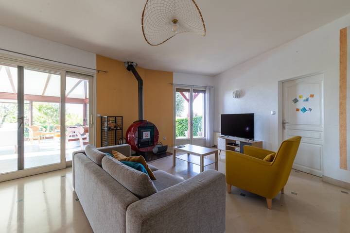 Location de vacances pour 10 personnes, avec jardin ainsi que piscine et terrasse à Niort - 4