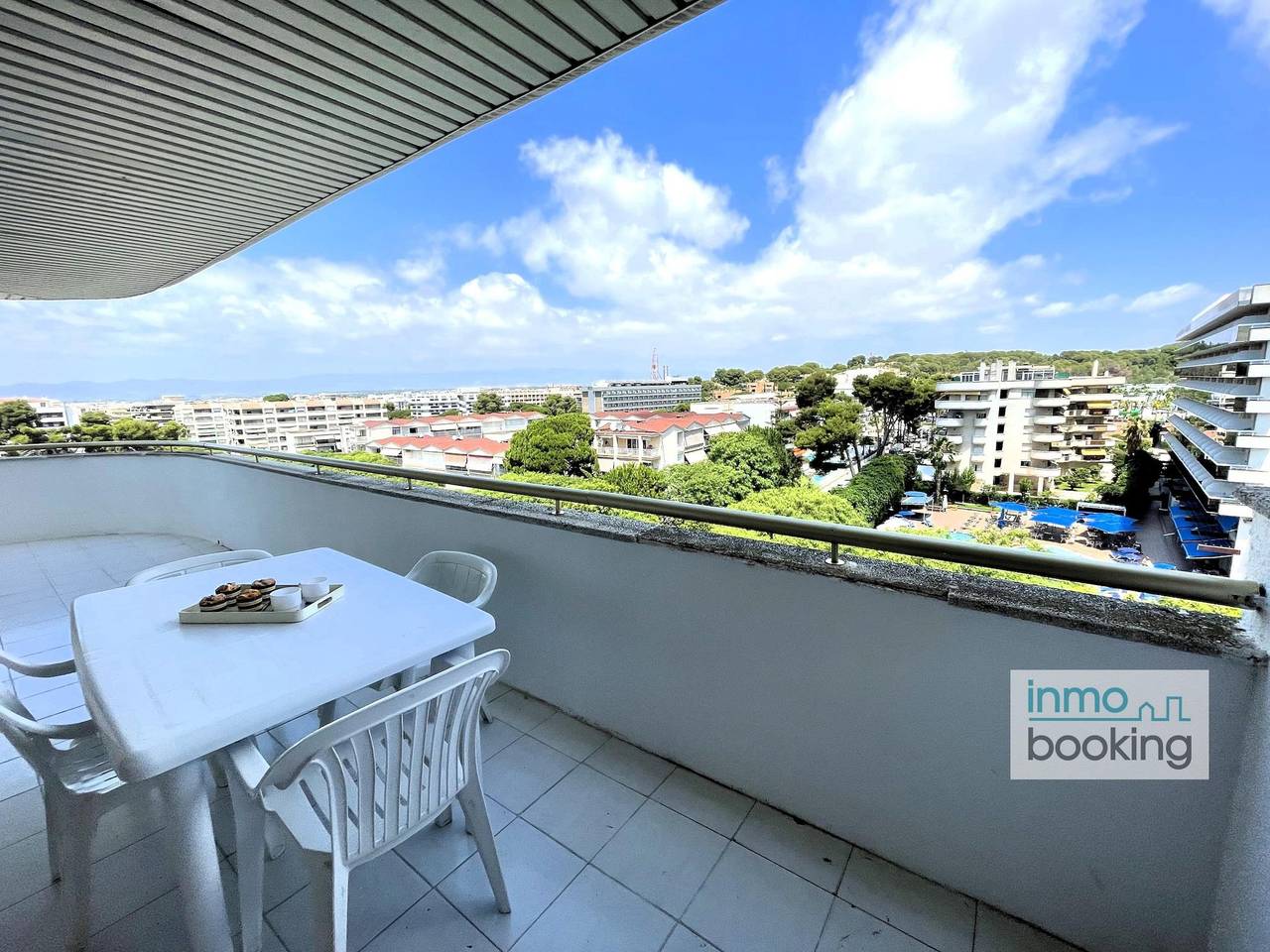 Apartamento vacacional entero, Beach Arquus Family Salou , climatizado y con piscina in Salou, Costa Dorada